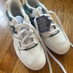 New Balance 550 Women’s Sneakers in Reflection/New Spruce